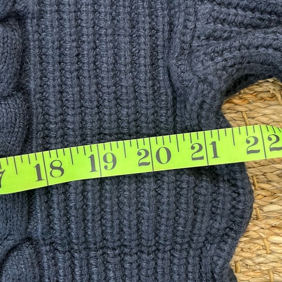 NWT Women's Banana Republic Navy Turtleneck Cable Knit Sweater, Size M - Picture 7 of 8